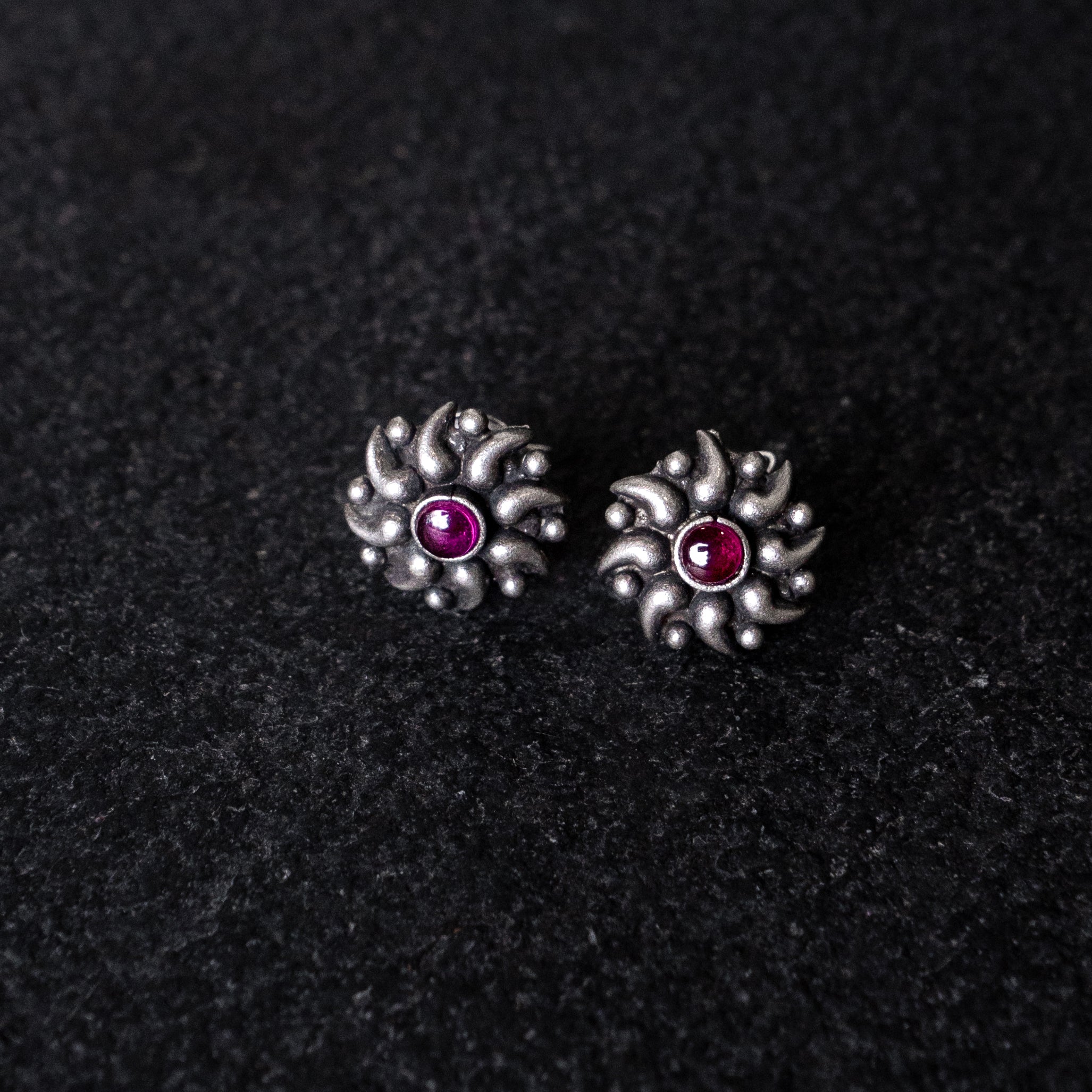 Gunjari Studs