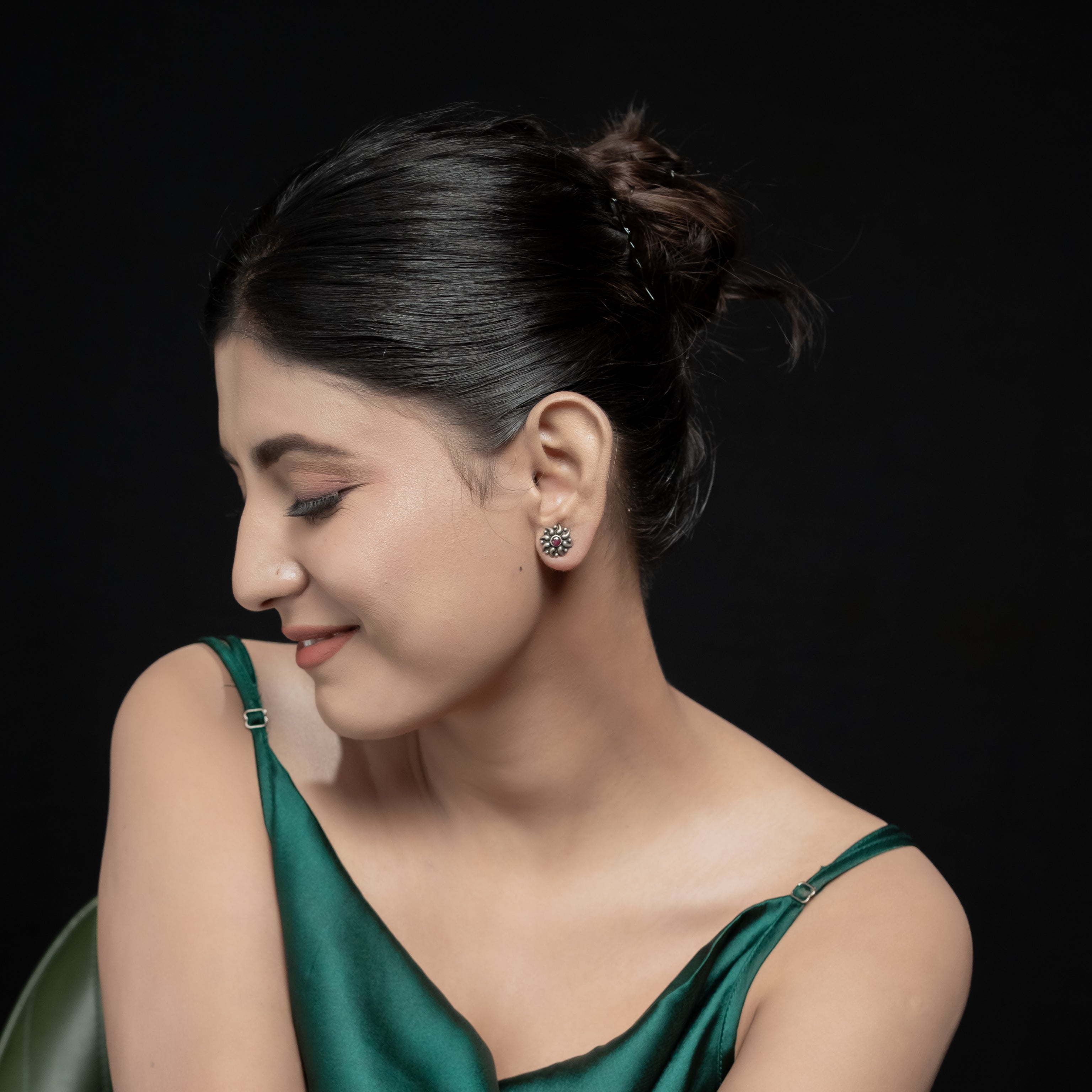 Gunjari Studs