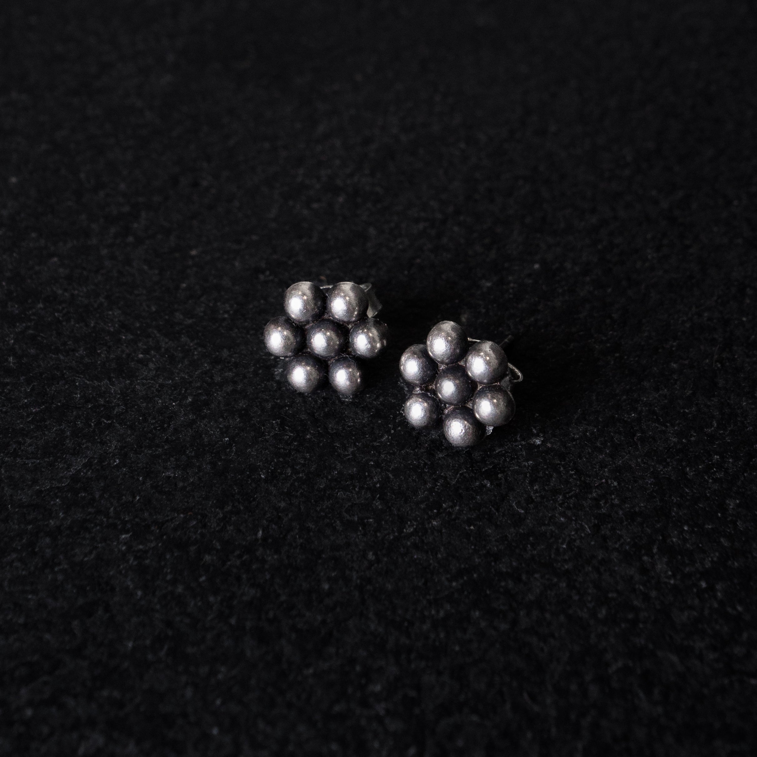 Gulriva Silver Studs
