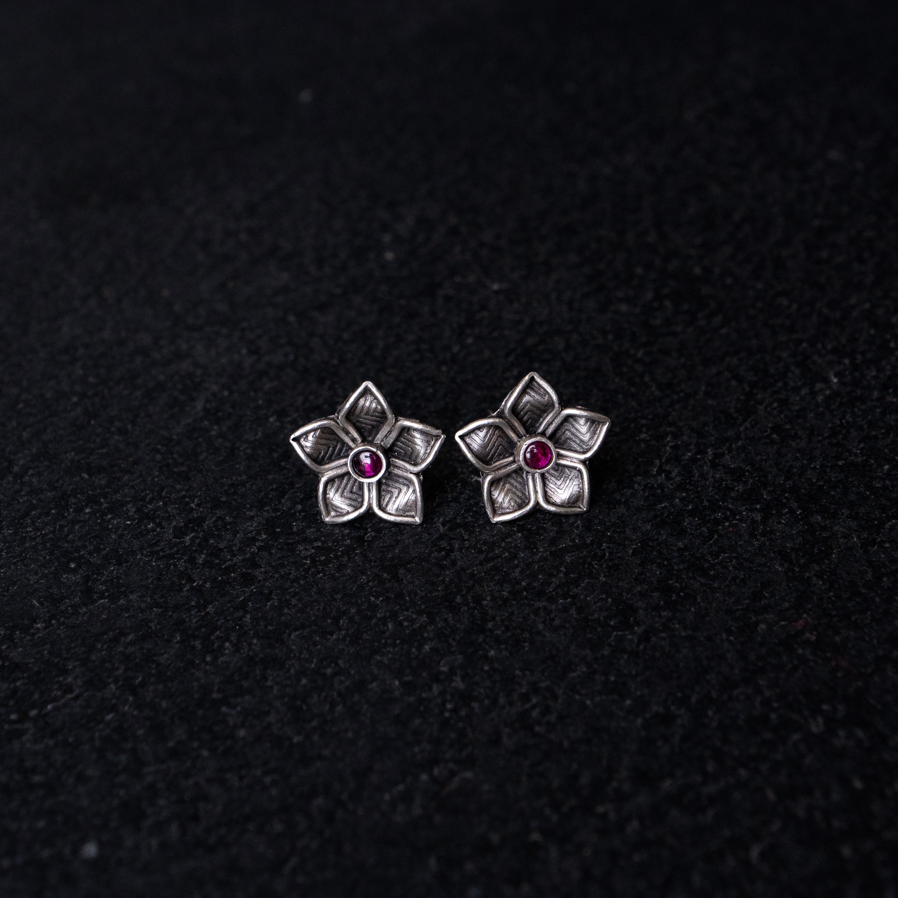 Phoolja studs