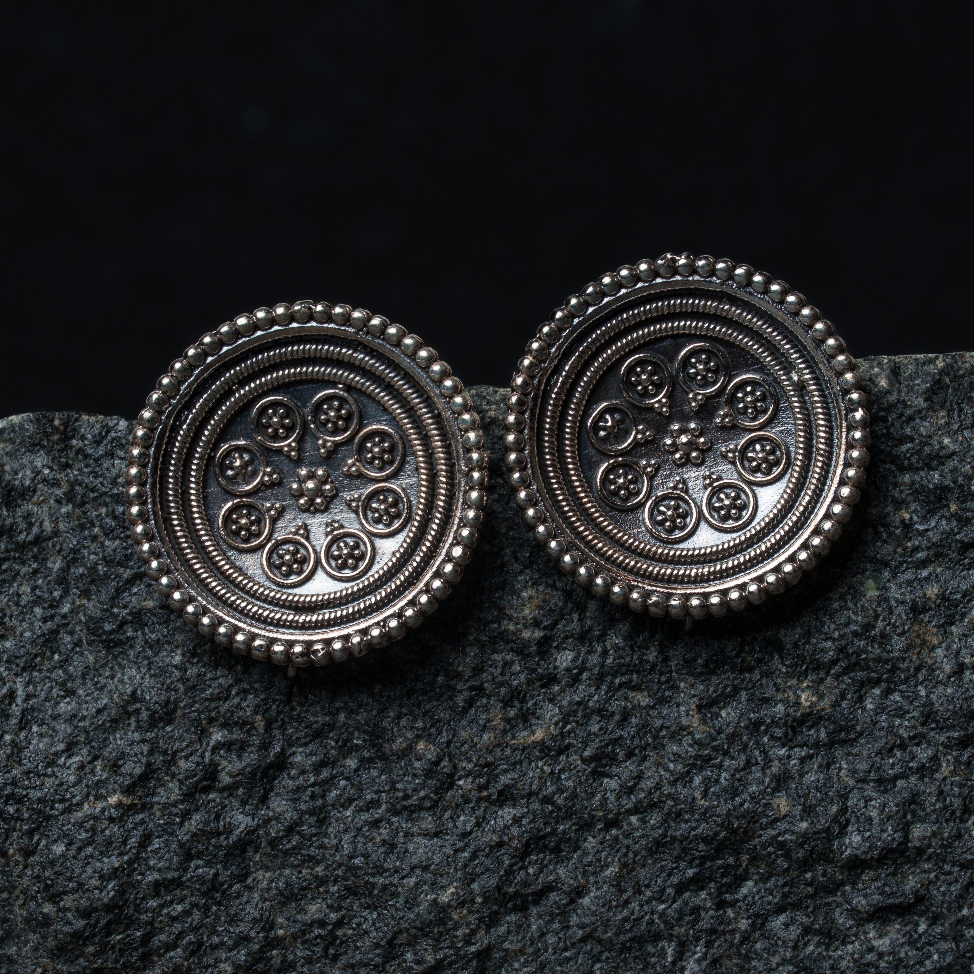 Kumud studs