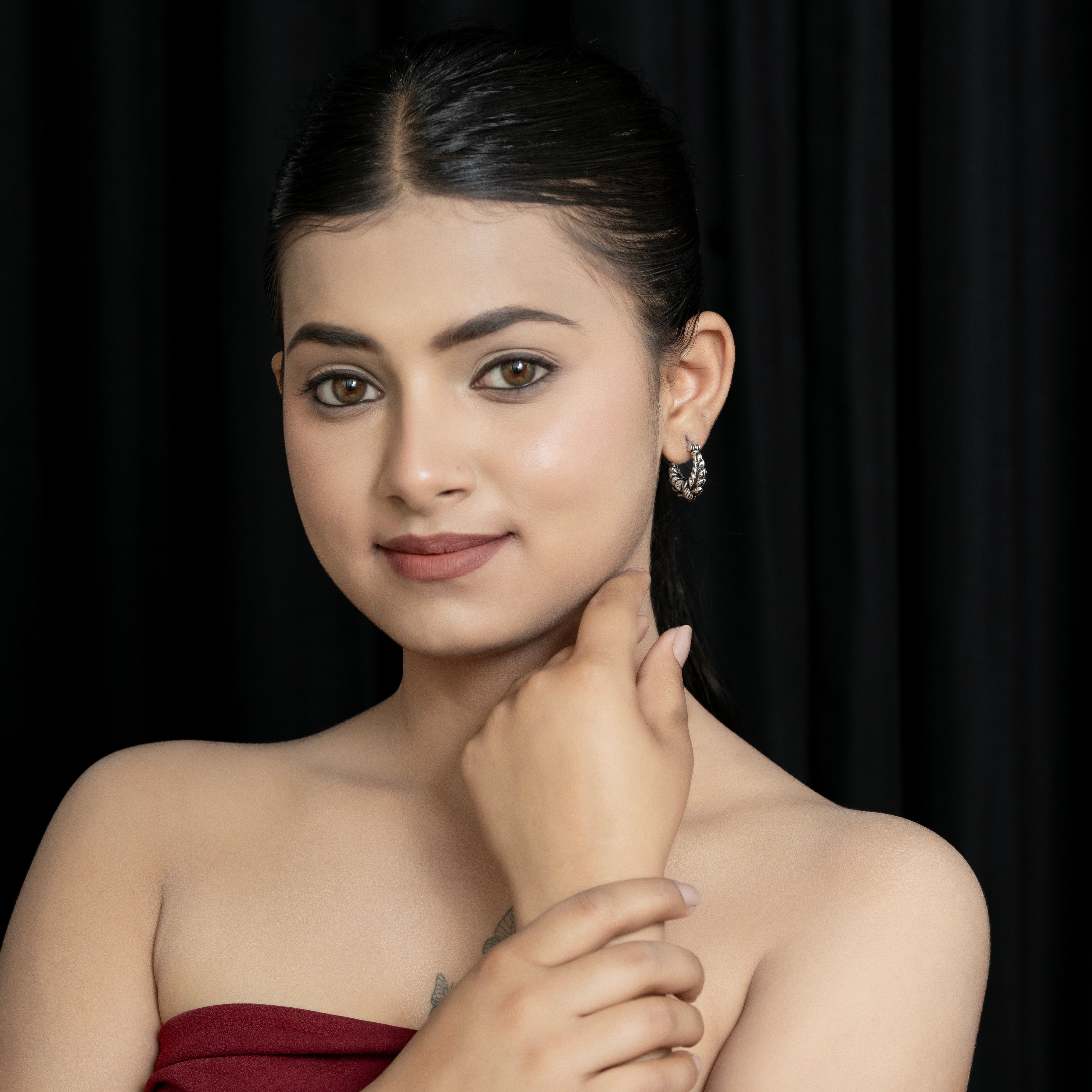 Phoolrekha silver munade on model traditional Kumaoni style