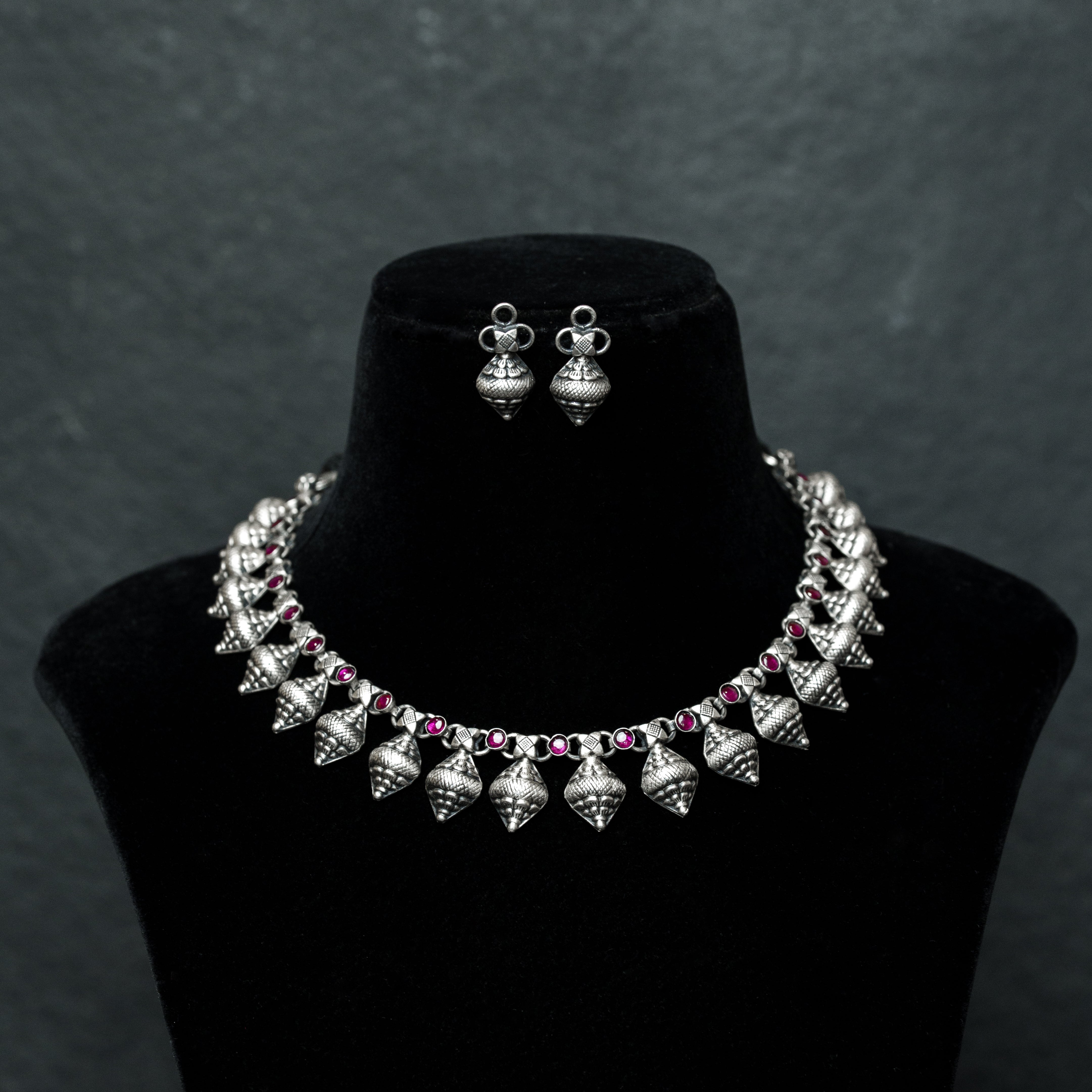 Silver Devshank Haar