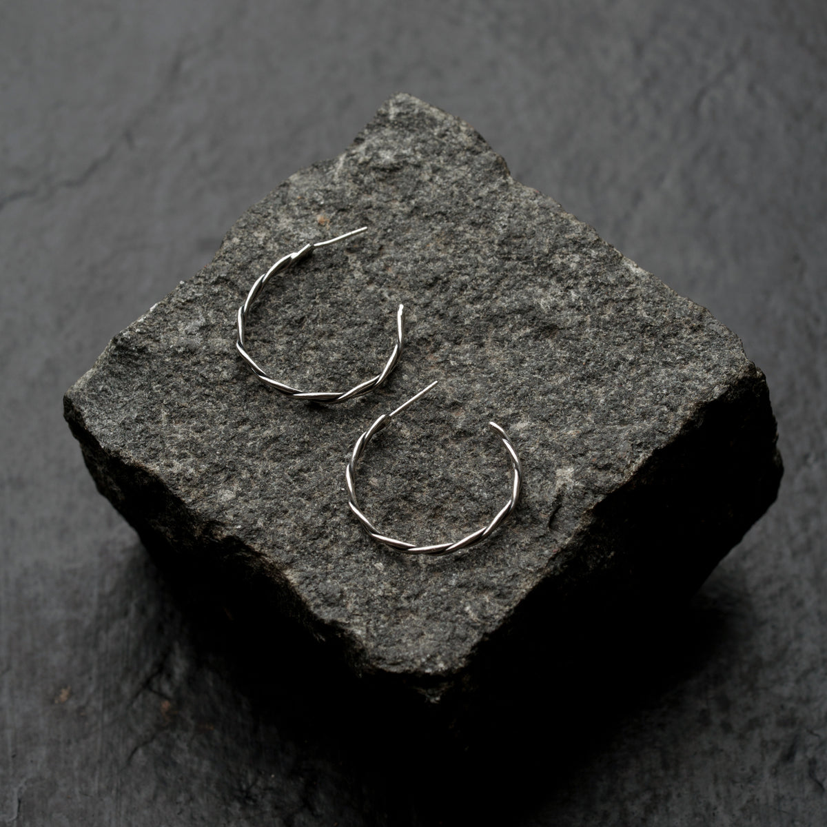 Nira Hoops