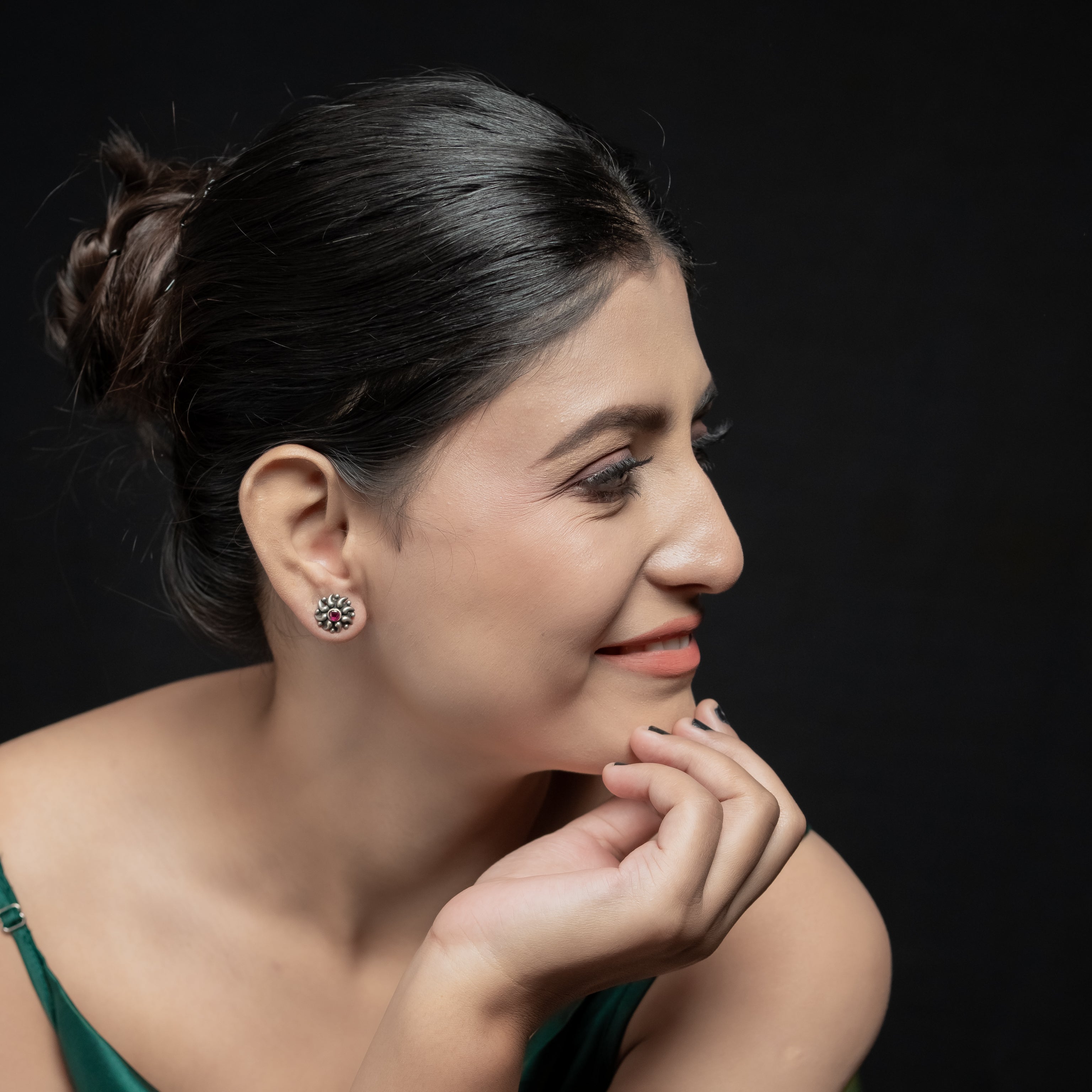 Gunjari Studs