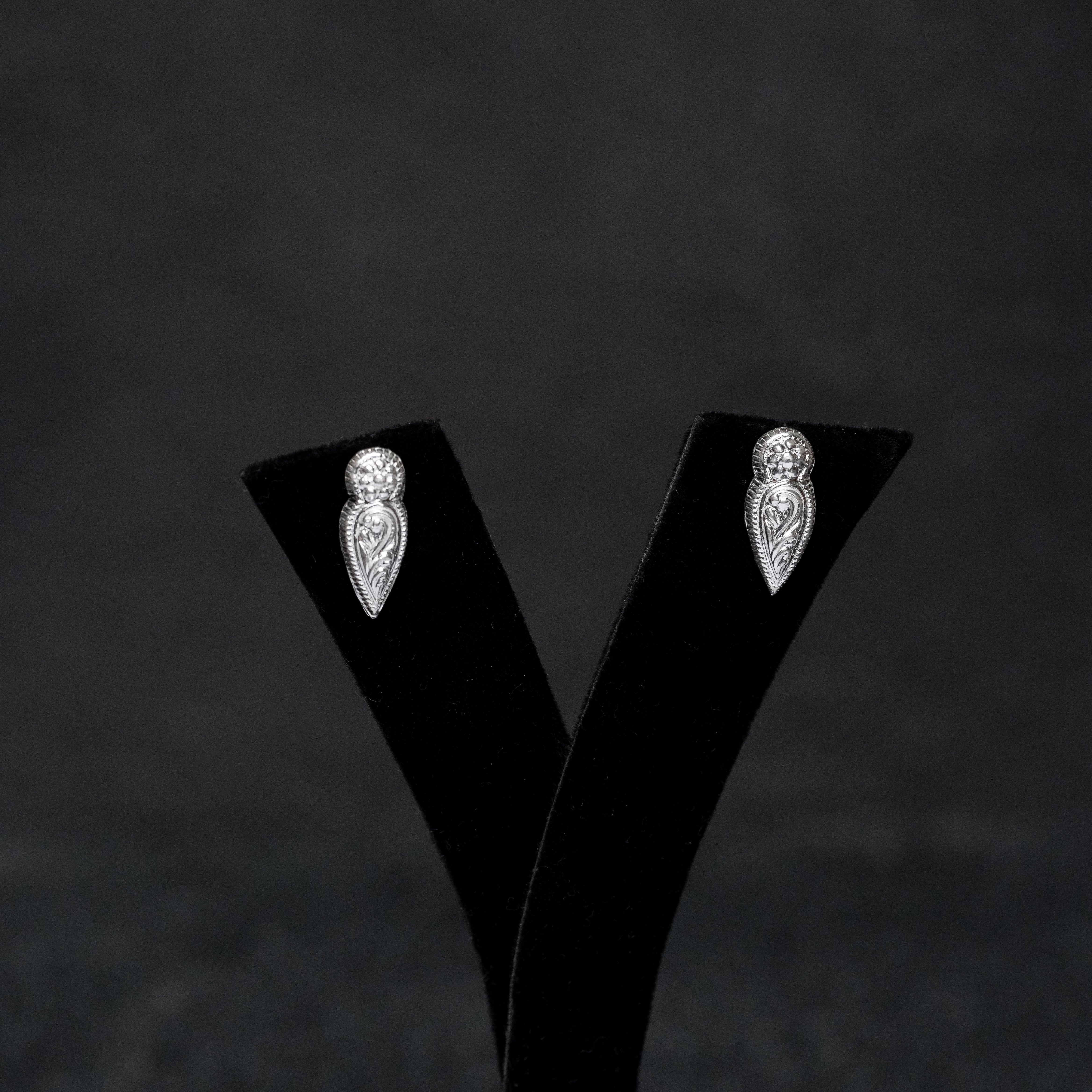 Devri Studs