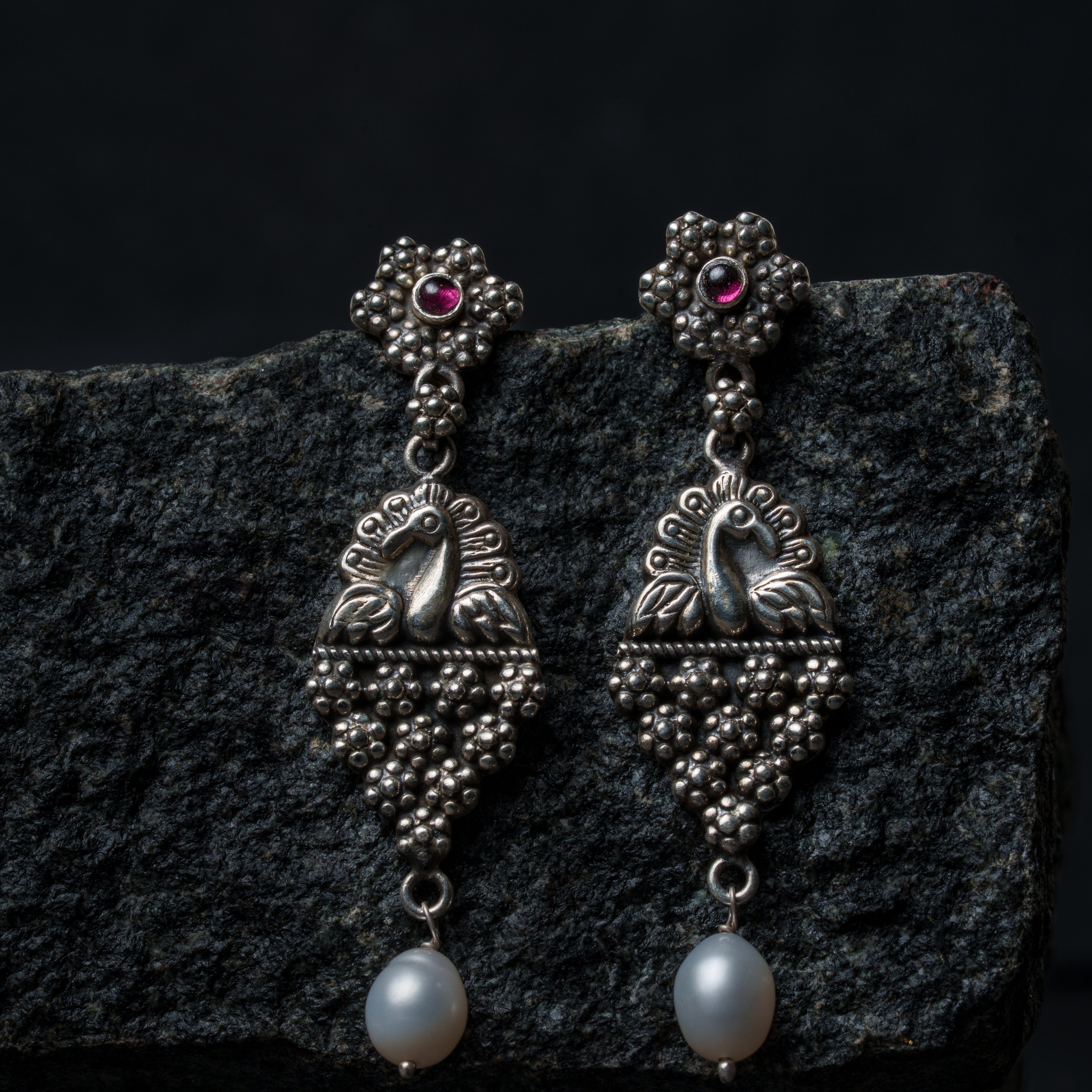 PEEHU EARRING