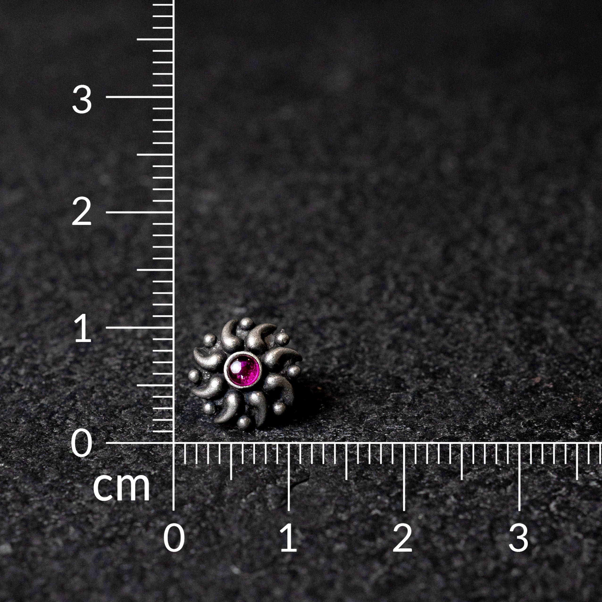 Gunjari Studs