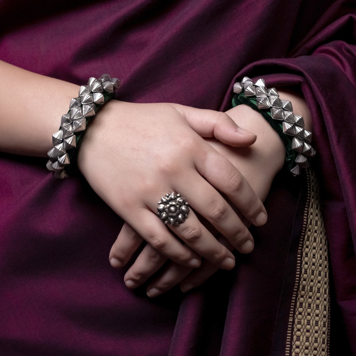 Buy Dhari Pahuchi Silver Bracelet for women Online | Ejaa