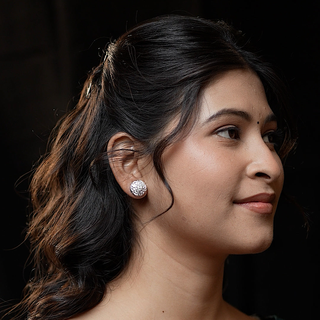 Vanika Stud