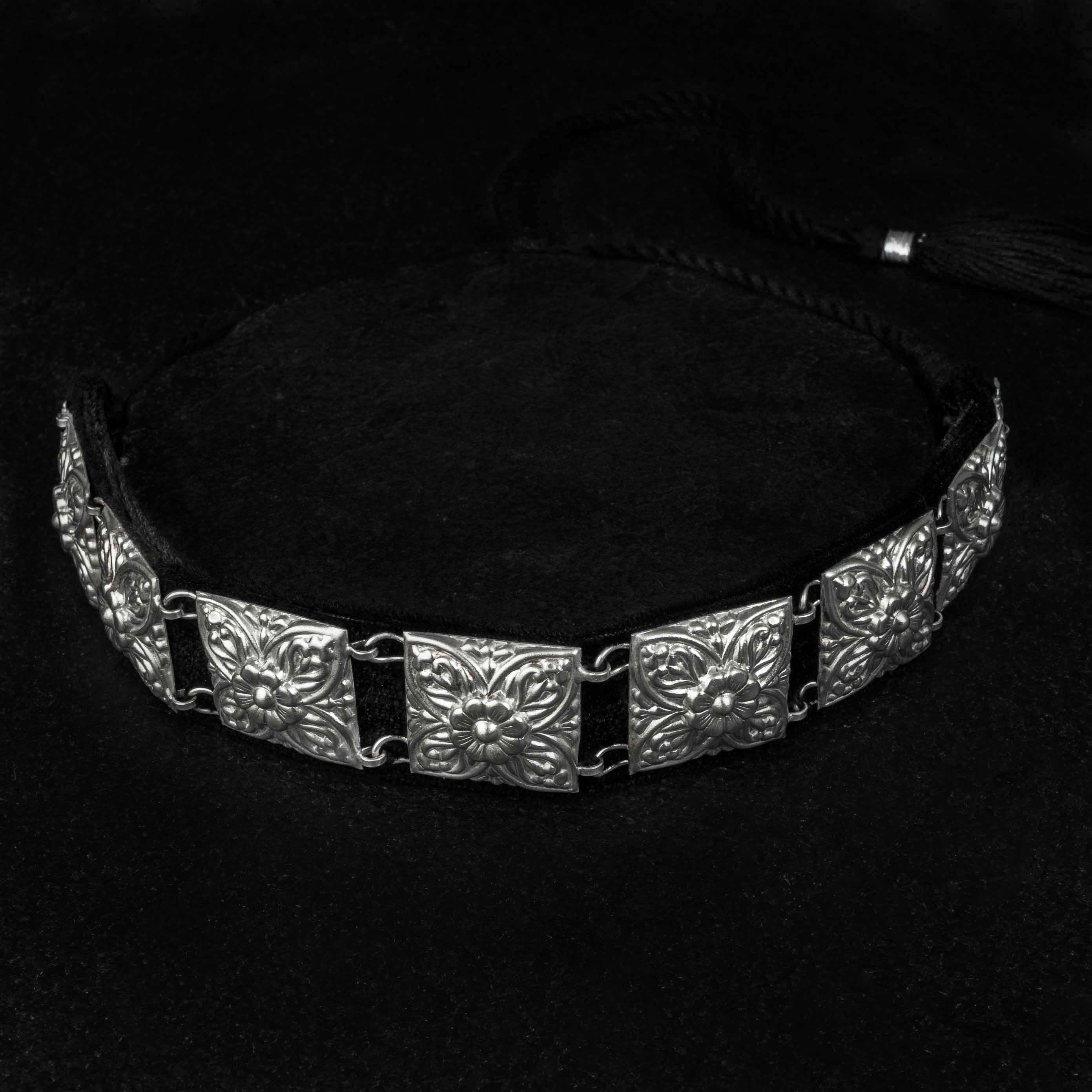 Varg Guluband Silver Choker Necklace